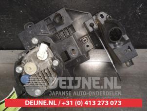 Mazda 3 Fog light, front right O558723 photo 2