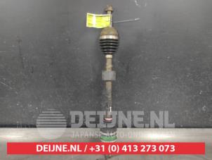 Daihatsu Sirion Aandrijfas links-voor O558801 foto 2