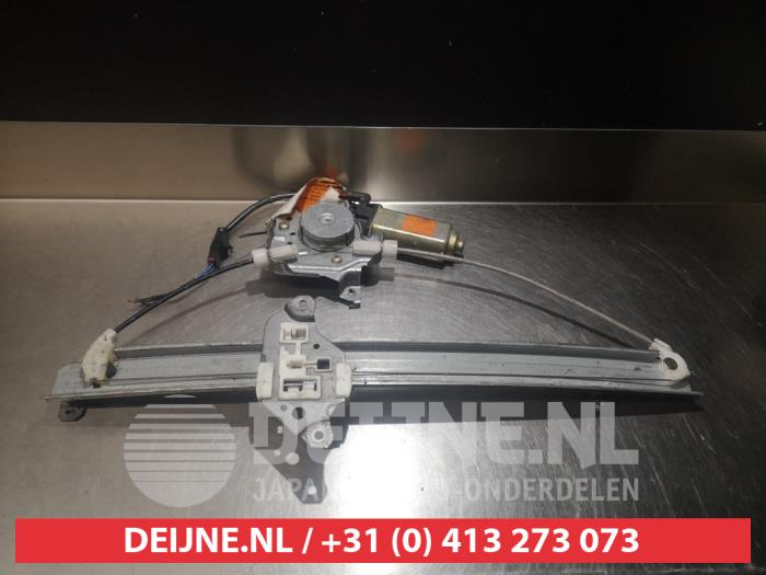 Nissan King Cab Rear door window mechanism 4-door, left O290469