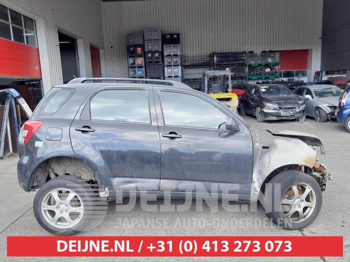Daihatsu Terios Türscheibe 4-türig rechts vorne O558877