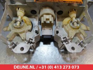 Mazda MPV Heater control panel O305425 photo 4