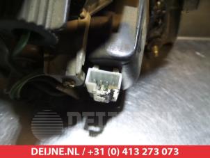 Nissan Almera Achterlicht rechts O299197 foto 3