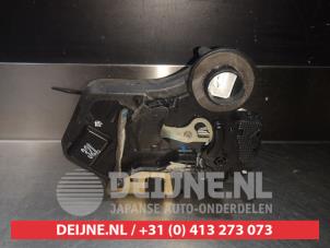 Toyota Avensis Deurslot Mechaniek 4Deurs links-achter O280559 foto 2