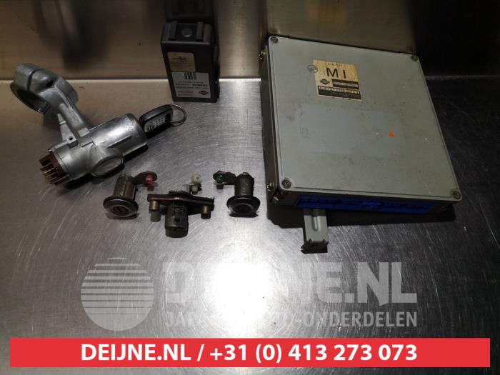 Nissan Primera Ignition lock + key O335082