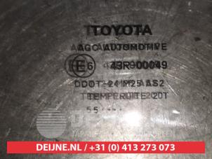 Toyota Auris Portierruit 4Deurs links-voor O559174 foto 2