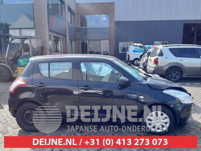 Suzuki Swift Driehoeks Ruit rechts-achter O559514