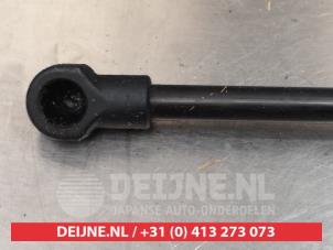 Toyota Auris Gasdemper rechts-achter O295502 foto 2