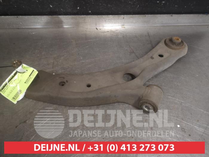 Suzuki Swift Draagarm onder rechts-voor O559687