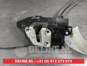Gebruikte Deurslot Mechaniek 4Deurs links-achter Hyundai iX35 (LM) 2.0 16V Prijs € 75,00 Margeregeling aangeboden door V.Deijne Jap.Auto-onderdelen BV