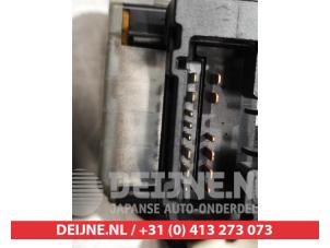 Toyota Avensis Ruitenwis Schakelaar O310326 foto 4