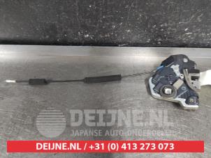 Lexus IS Door lock mechanism 4-door, front left O560273 photo 2