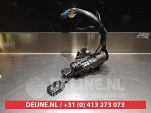 Kia Carnival Ignition lock + key O335273 photo 2