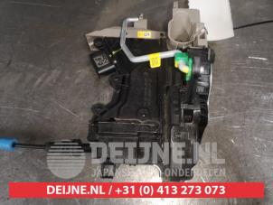 Kia XCeed Deurslot Mechaniek 4Deurs links-voor O560324 foto 2