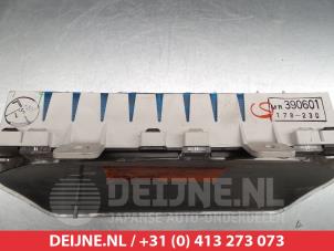 Mitsubishi Space Runner Odometer KM O304780 photo 3