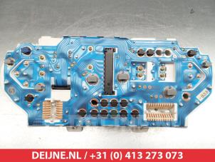 Mitsubishi Space Runner Odometer KM O304780 photo 4