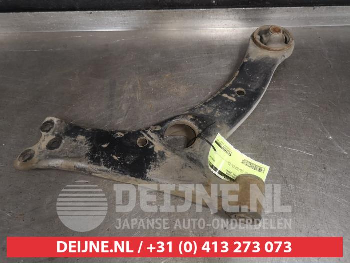 Toyota Prius Front lower wishbone, right O560829