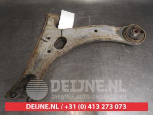 Toyota Prius Front lower wishbone, right O560829 photo 2