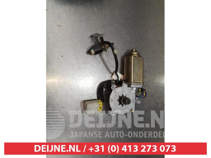 Nissan Terrano Scheibenwischermotor hinten O301081