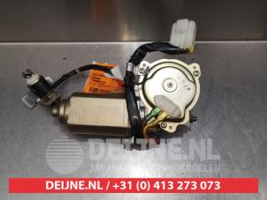 Nissan Terrano Rear wiper motor O301081 photo 2