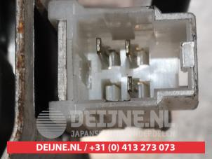 Nissan Terrano Scheibenwischermotor hinten O301084 foto 3