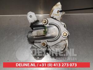 Nissan Terrano Scheibenwischermotor hinten O301083 foto 2