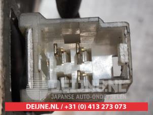 Nissan Terrano Scheibenwischermotor hinten O301083 foto 3
