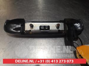 Mitsubishi Colt Portiergreep 2Deurs links O277202 foto 2
