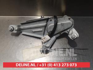 Nissan Patrol Ruitenwissermotor achter O301079 foto 2