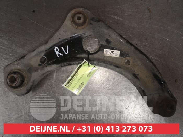 Nissan Note Querlenker unten rechts vorne O561049