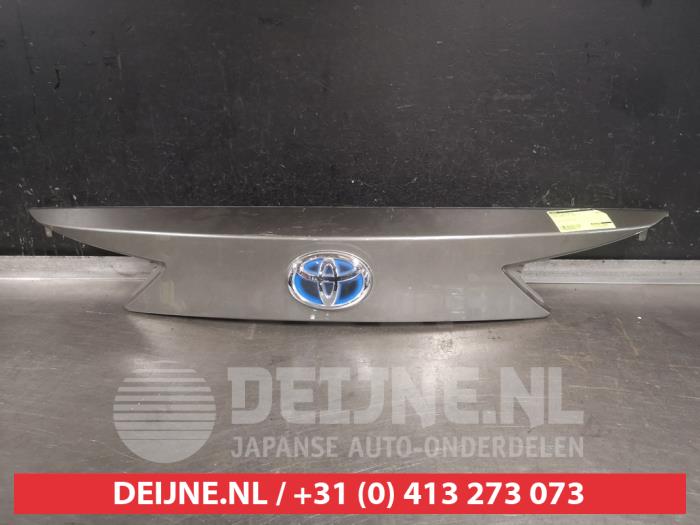 Toyota Auris Decorative strip tailgate O561111