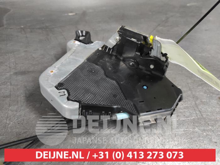 Lexus IS Deurslot Mechaniek 4Deurs links-voor O561252