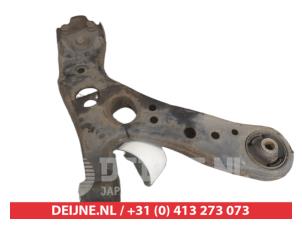 Lexus CT 200h Front lower wishbone, left O561257 photo 2