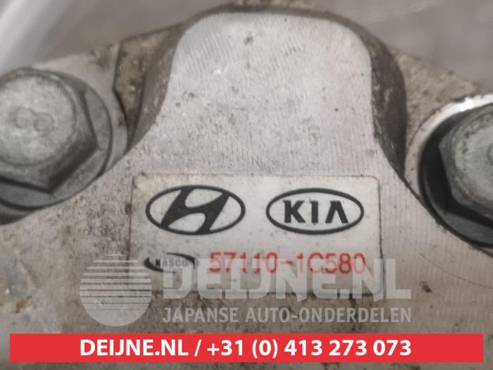Stuurbekrachtiging Pomp van een Hyundai Getz 1.4i 16V 2007