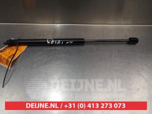 Gebruikte Kofferdekseldemper rechts-achter Chevrolet Kalos (SF48) 1.2 Prijs € 15,00 Margeregeling aangeboden door V.Deijne Jap.Auto-onderdelen BV