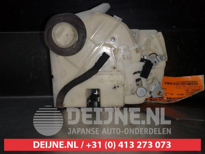 Daihatsu Cuore Deurslot Mechaniek 4Deurs links-achter O280411