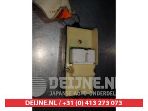 Daihatsu Cuore Kombischalter Fenster O312208 foto 2