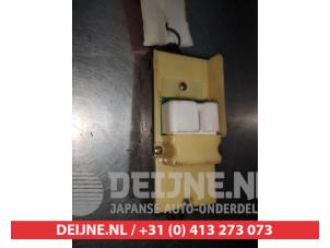 Daihatsu Cuore Kombischalter Fenster O312203 foto 2