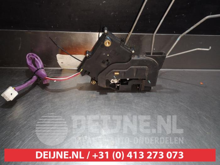 Mazda 323 Türschlossmechanik 4-türig rechts vorne O280645