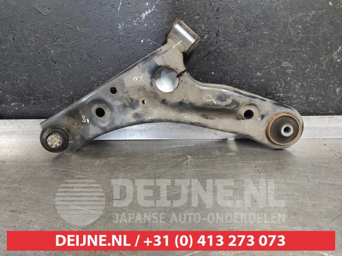 Nissan Pixo Draagarm onder links-voor O562042