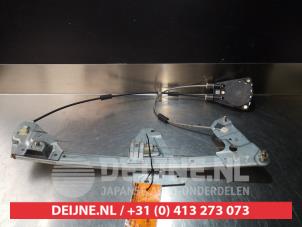 Mazda 323F Ruitmechaniek 4Deurs links-achter O290247 foto 2
