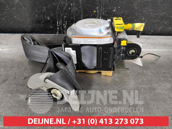 Honda CR-Z Front seatbelt, right O562119