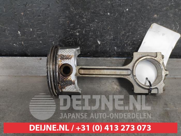 Gebruikte Zuiger Mazda 5 (CR19) 2.0i 16V Prijs € 100,00 Margeregeling aangeboden door V.Deijne Jap.Auto-onderdelen BV