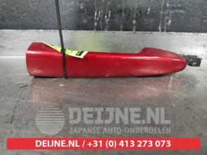 Gebruikte Deurgreep 4Deurs links-achter Mazda 3 (BM/BN) 1.5 Skyactiv-G 100 16V Prijs € 25,00 Margeregeling aangeboden door V.Deijne Jap.Auto-onderdelen BV