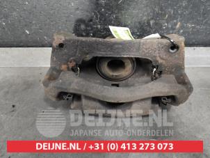 Gebruikte Remklauw (Tang) rechts-voor Mazda 3 (BM/BN) 1.5 Skyactiv-G 100 16V Prijs € 75,00 Margeregeling aangeboden door V.Deijne Jap.Auto-onderdelen BV