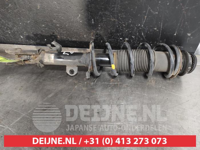 Nissan Note Stoßdämpferstrebe links vorne O562405