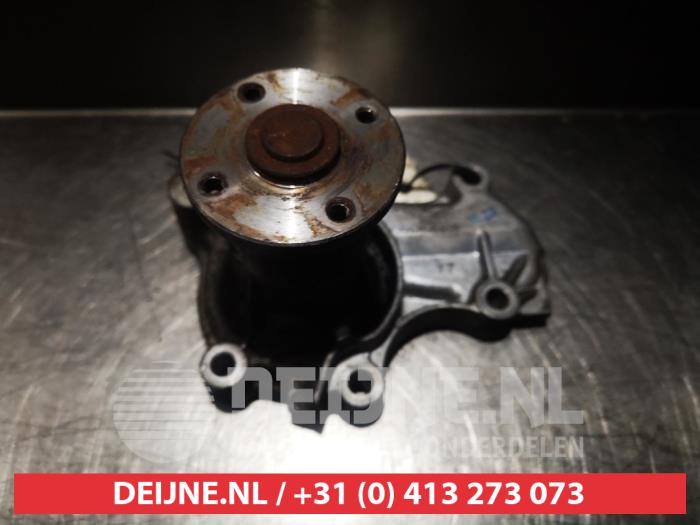Gebruikte Waterpomp Mitsubishi Space Star (DG) 1.6 16V Prijs € 50,00 Margeregeling aangeboden door V.Deijne Jap.Auto-onderdelen BV