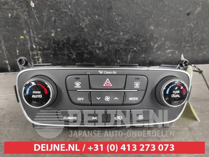 Kia Sorento Heater control panel O562537