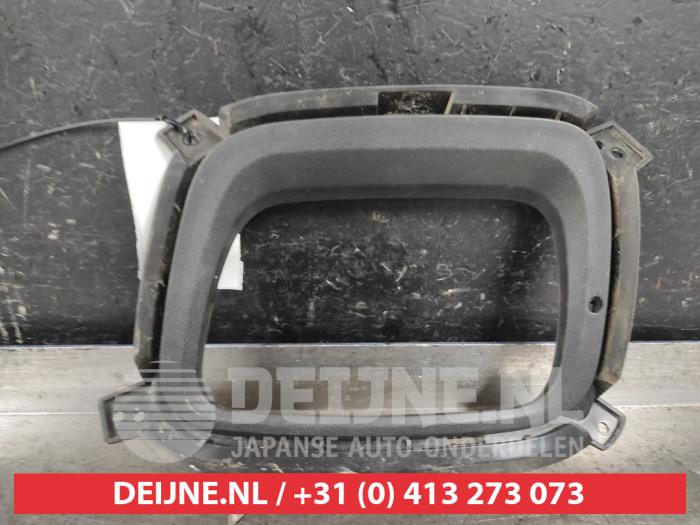 Kia Sorento Bumper grille O562545