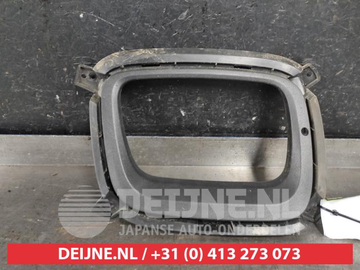 Kia Sorento Bumper grille O562546