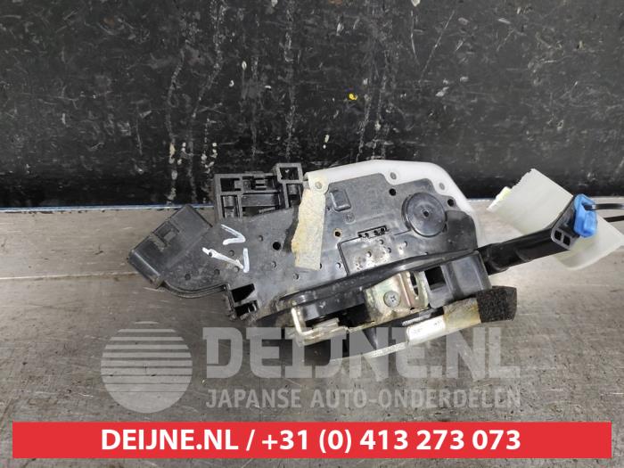 Nissan X-Trail Türschlossmechanik 4-türig links vorne O562594